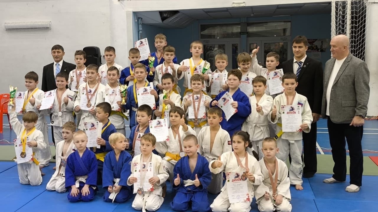 Выборгские борцы завоевали в Кингисеппе медали всех достоинств   