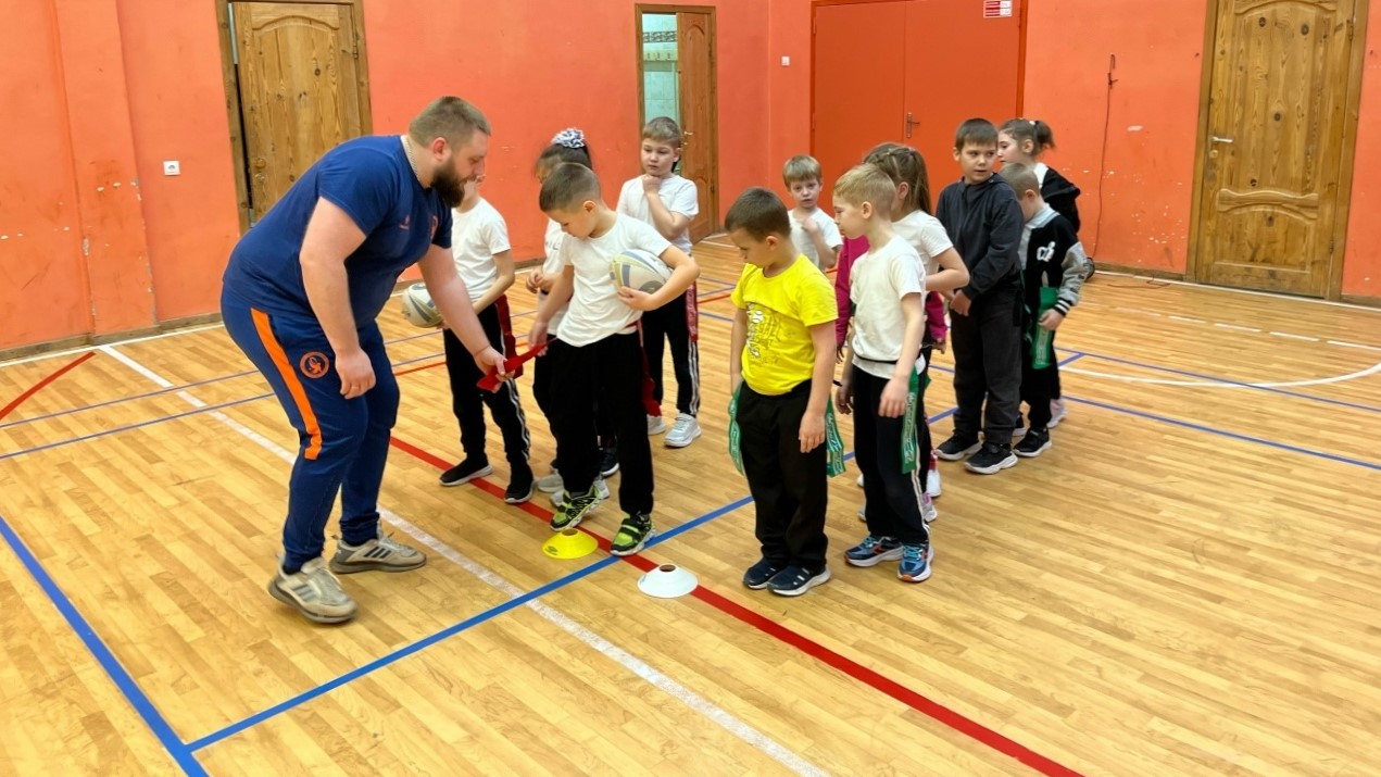 Полянским школьникам представили регби в упрощённом формате