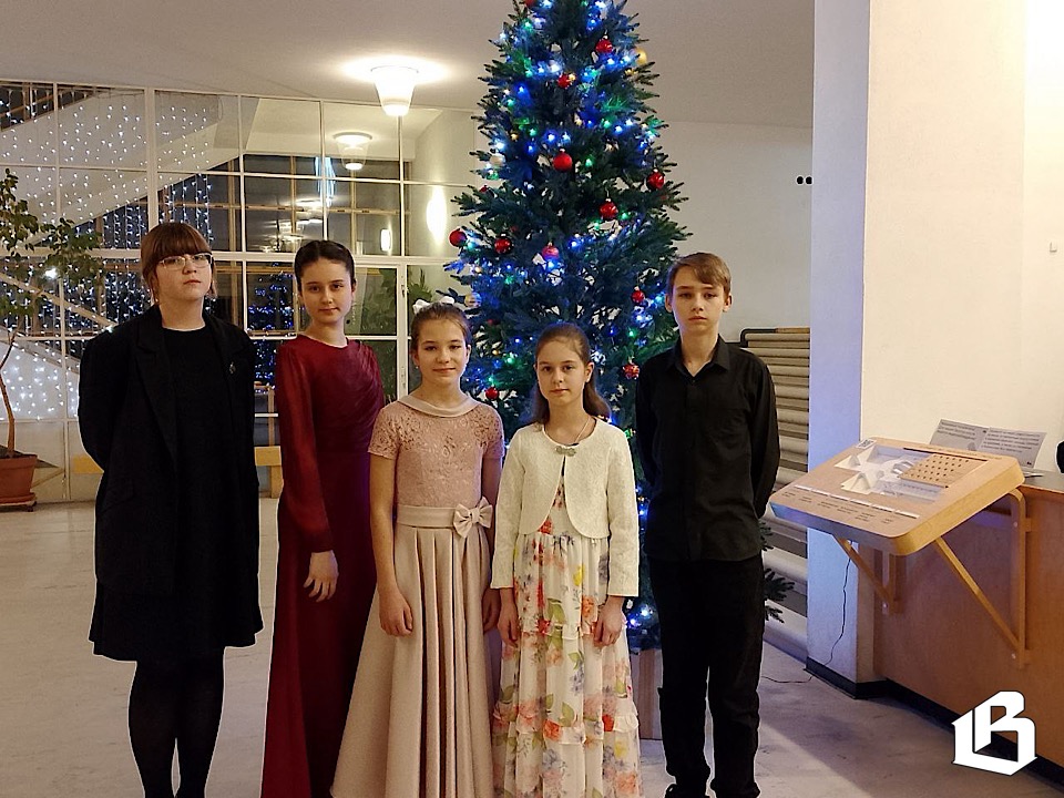 Декабрьские вечера: коснутся руки клавишей рояля