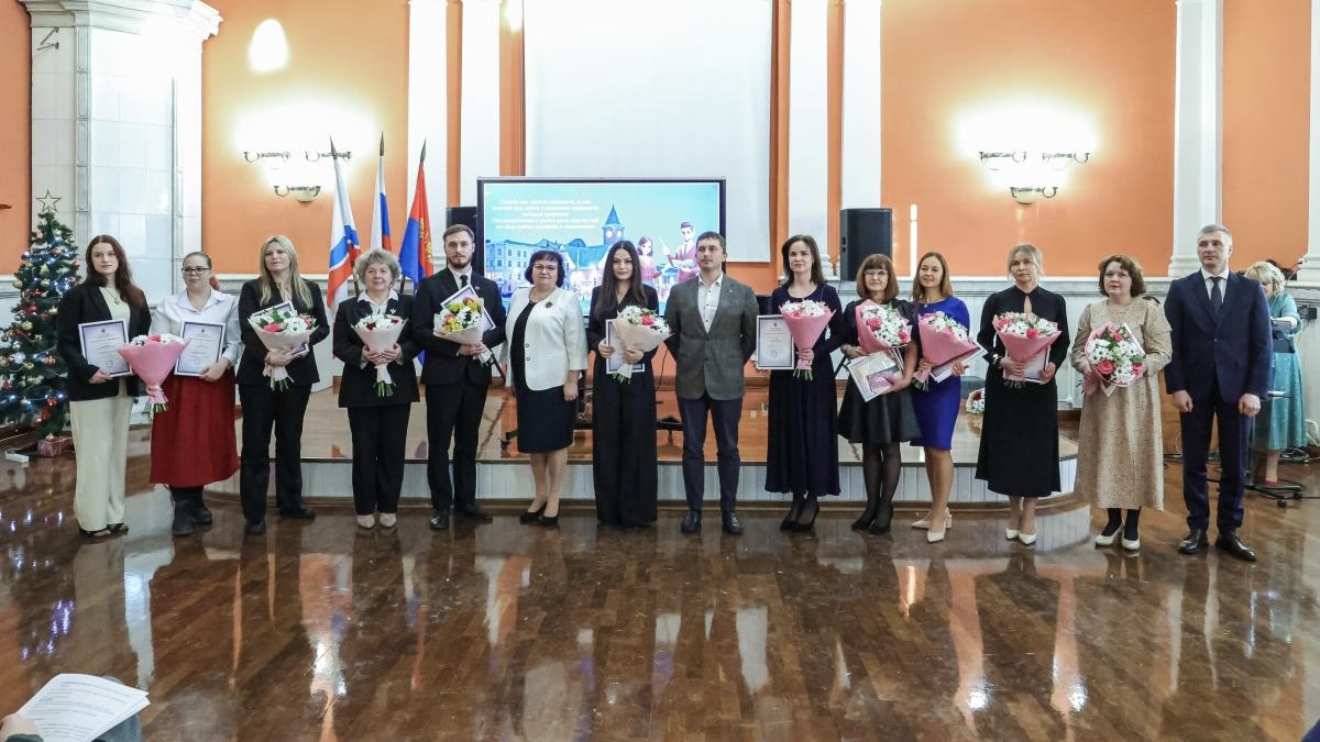 Учителя Выборгского района получили заслуженные награды 