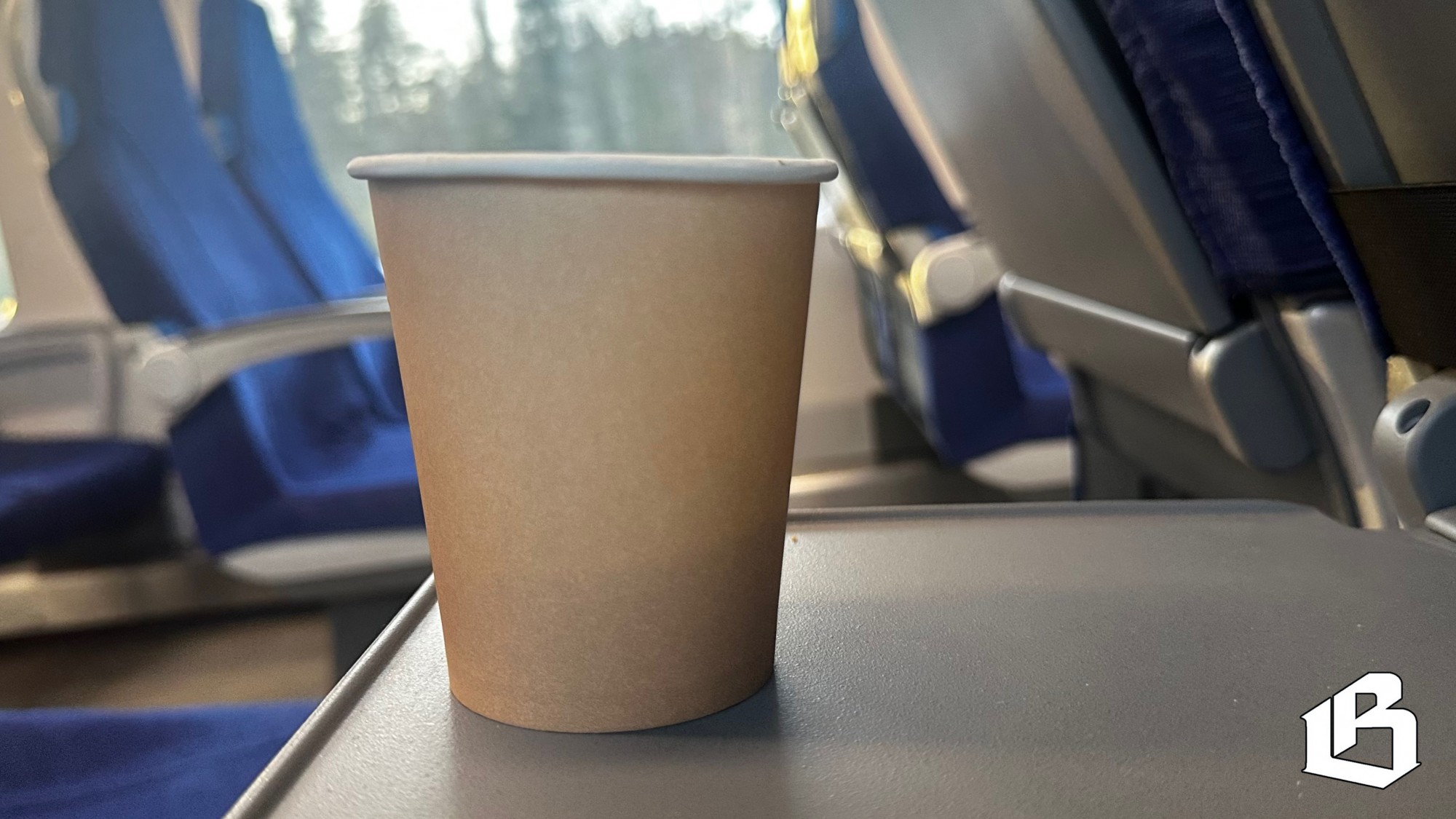 бумажный стаканчик 