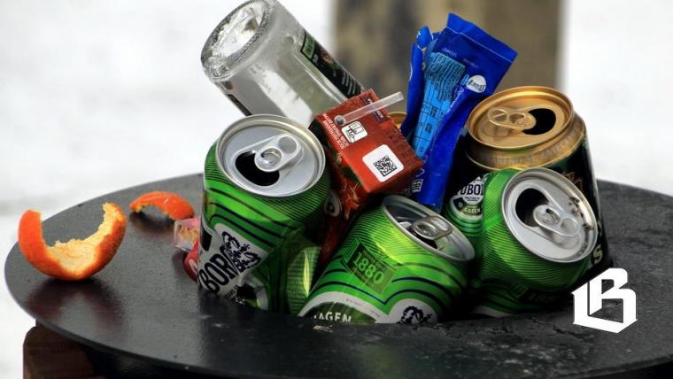 Крепкий алкоголь покупали меньше, а курить стали больше