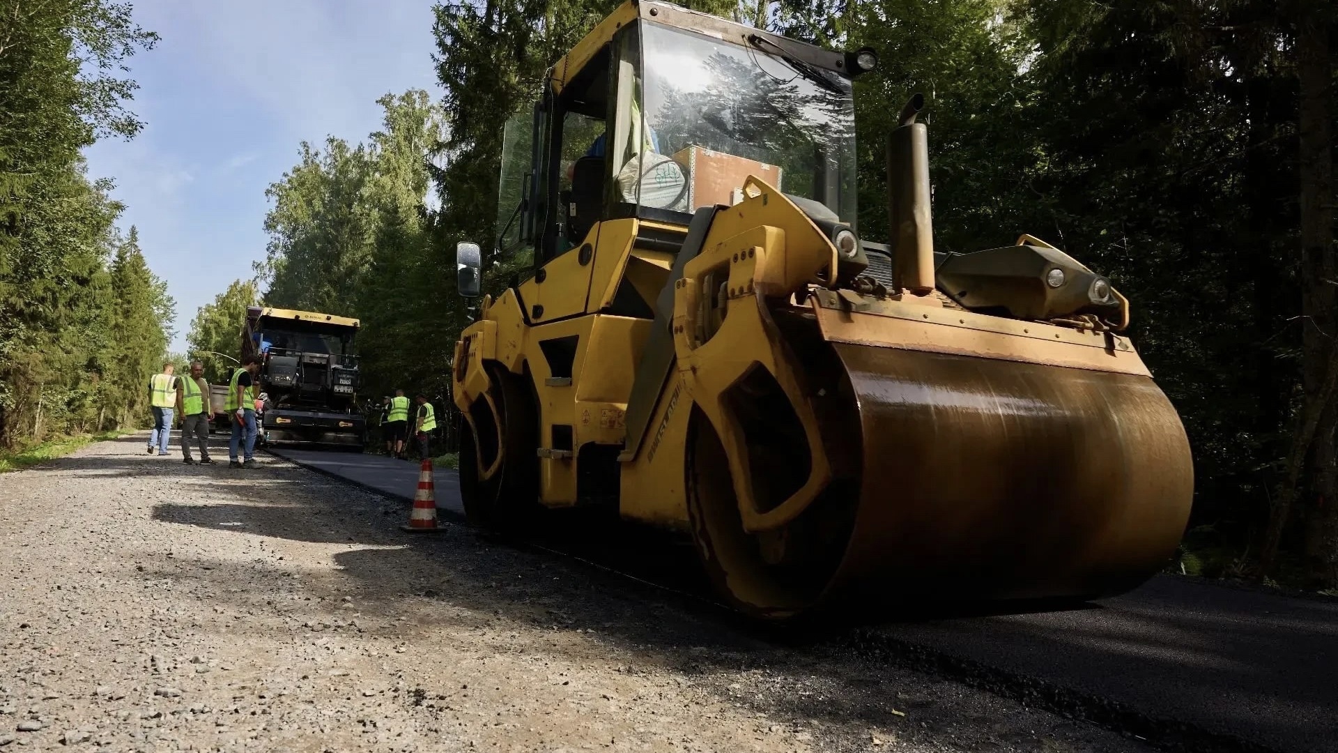 В Ленобласти ремонтируют дороги