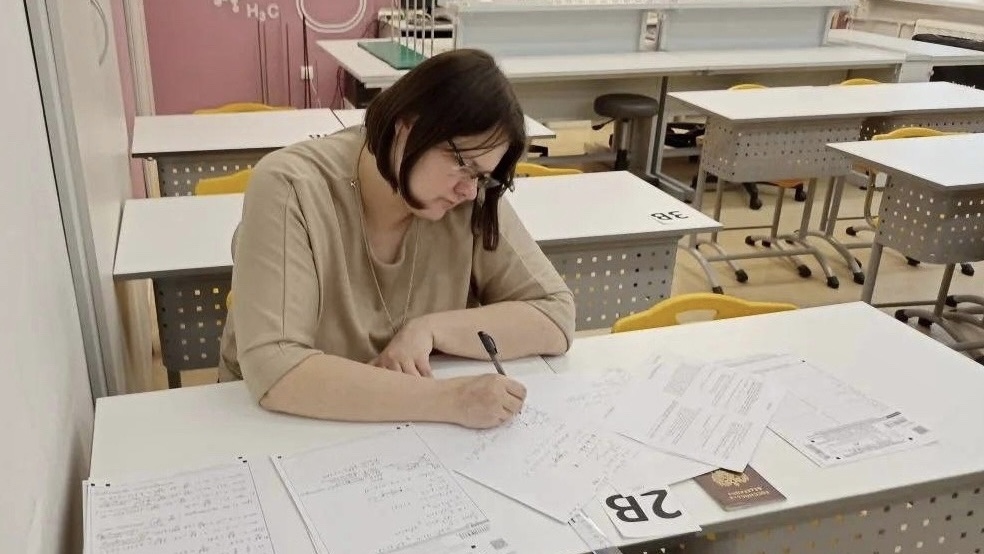 «ЕГЭ для учителя»: 200 педагогов сдали математику