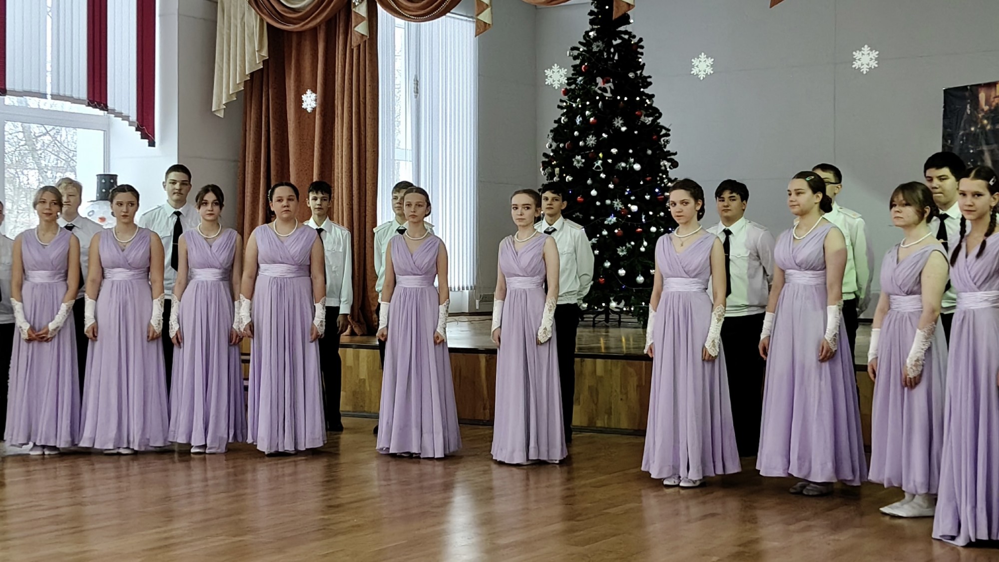 Кадеты Выборгского района встретились на балу