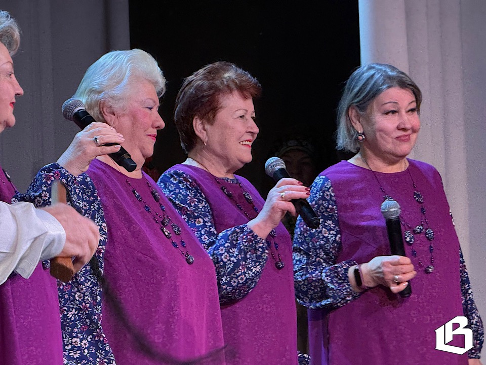 «Споёмте, друзья!»: районный фестиваль ветеранских хоров