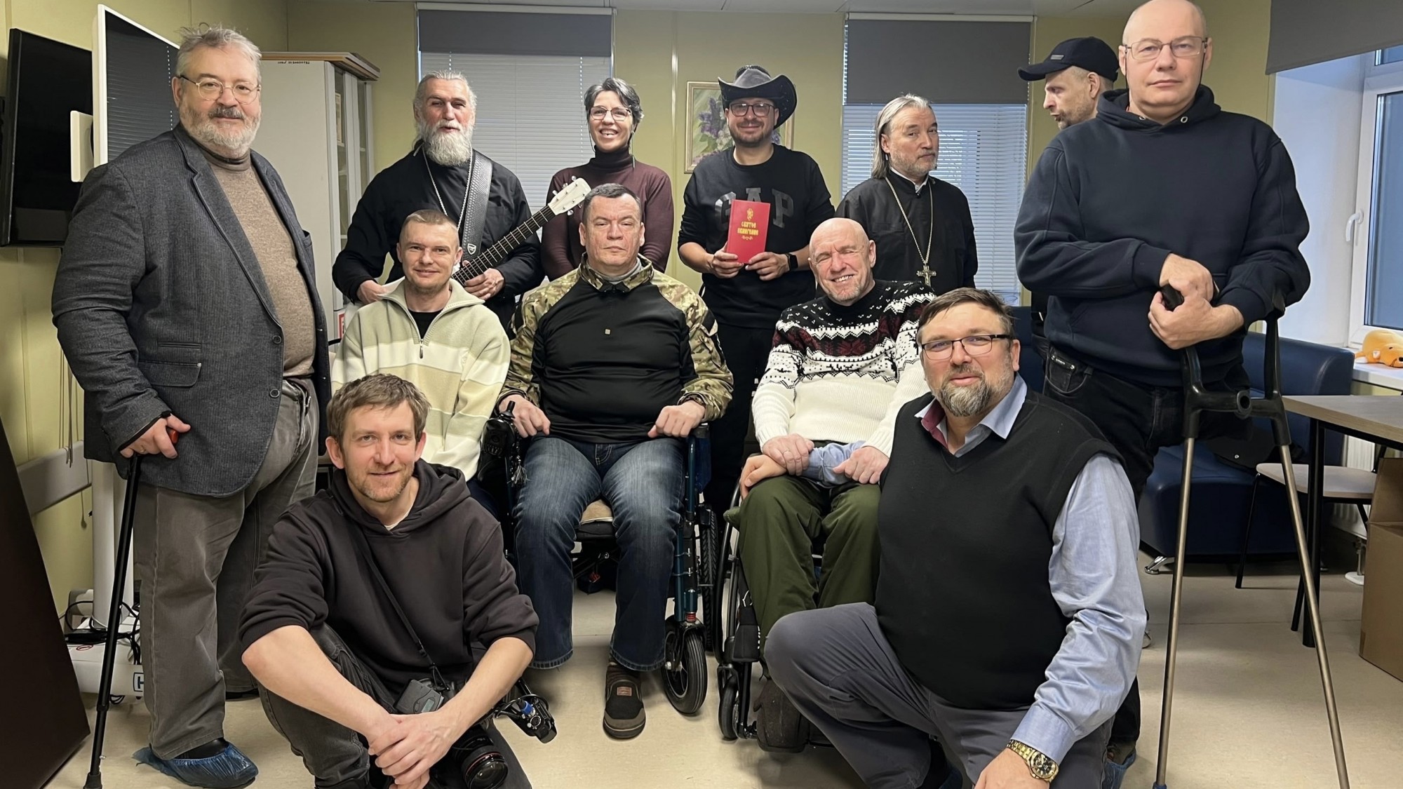 Священнослужители навестили бойцов СВО