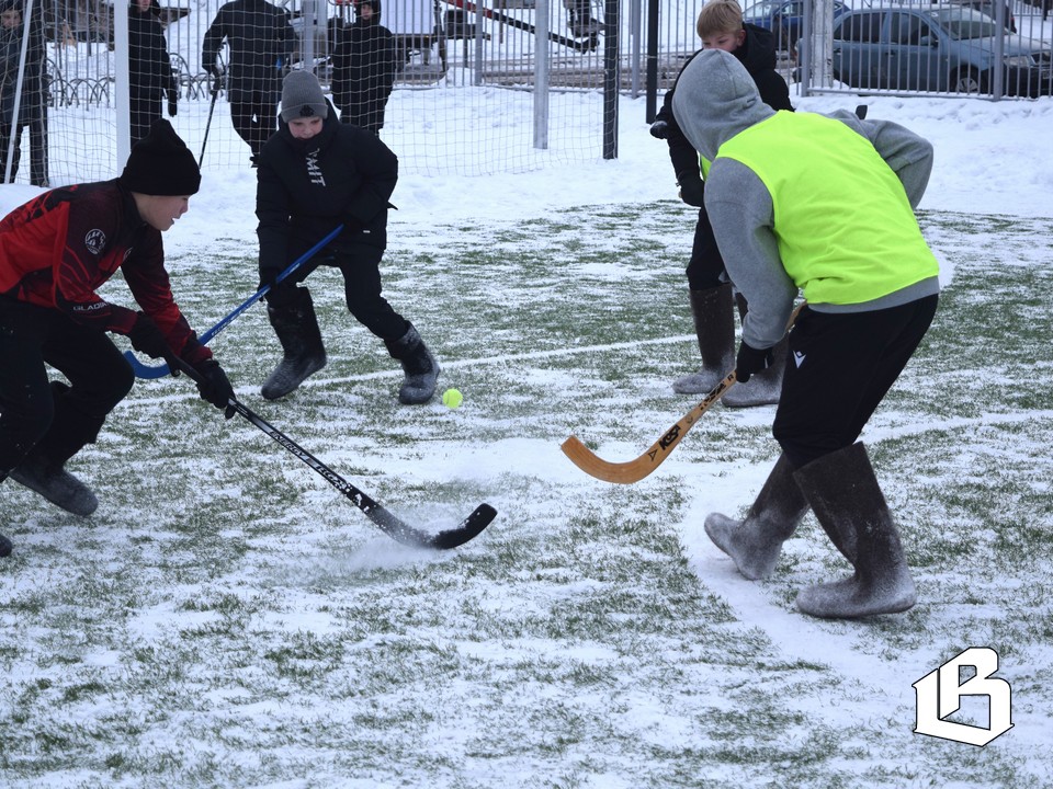Выборгские школьники сыграли в «народный» хоккей 