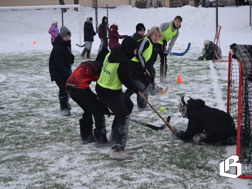 Выборгские школьники сыграли в «народный» хоккей 