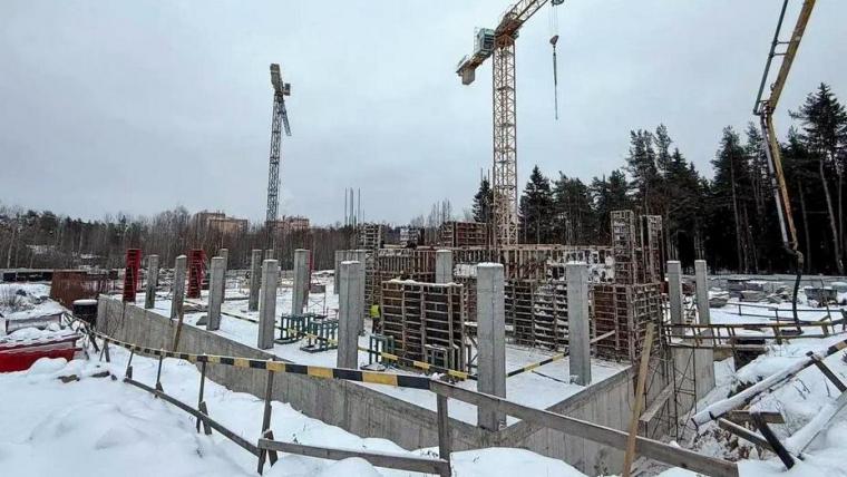 Прокуратура встретилась с подрядчиком, возводящим поликлинику в Южном микрорайоне