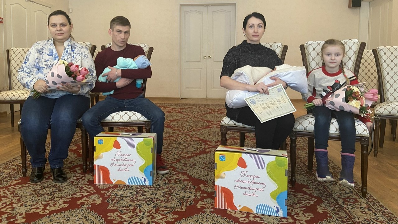 Депутаты Заксобрания призывают регистрировать новорождённых в Ленобласти