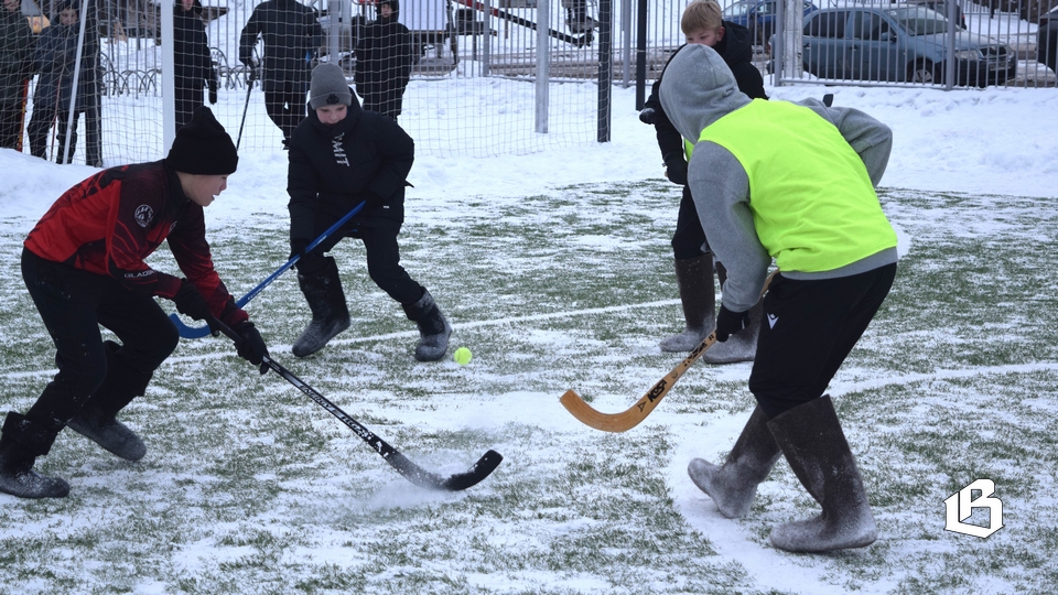 Дворовый вариант популярной игры нравится выборгским школьникам