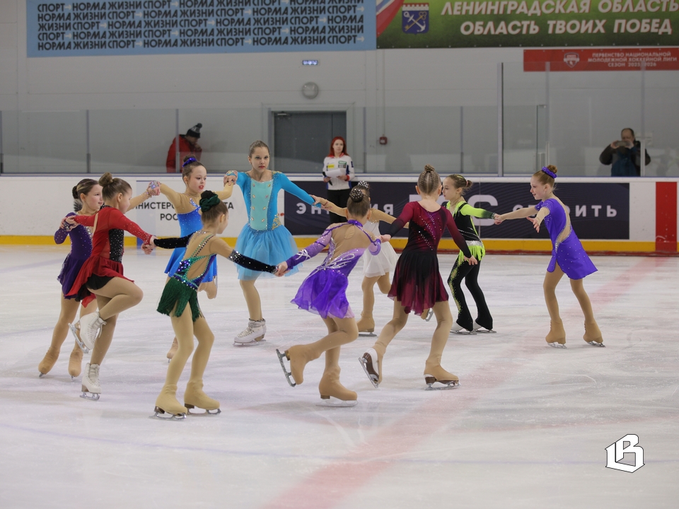 Юные фигуристы трёх федеральных округов сражались в Выборге за путёвки в Йошкар-Олу