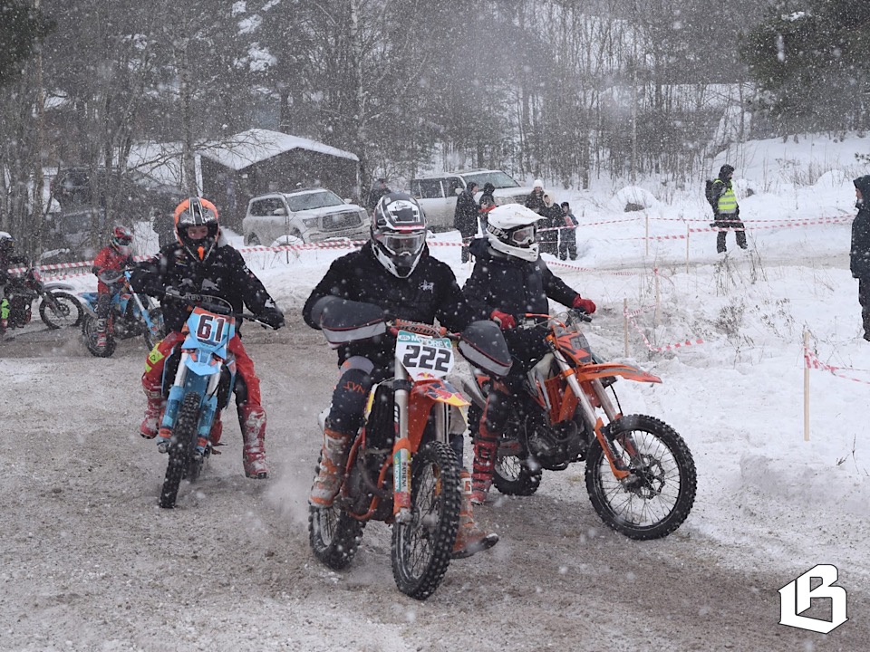 Интендантская гора в очередной раз приняла мотогонщиков