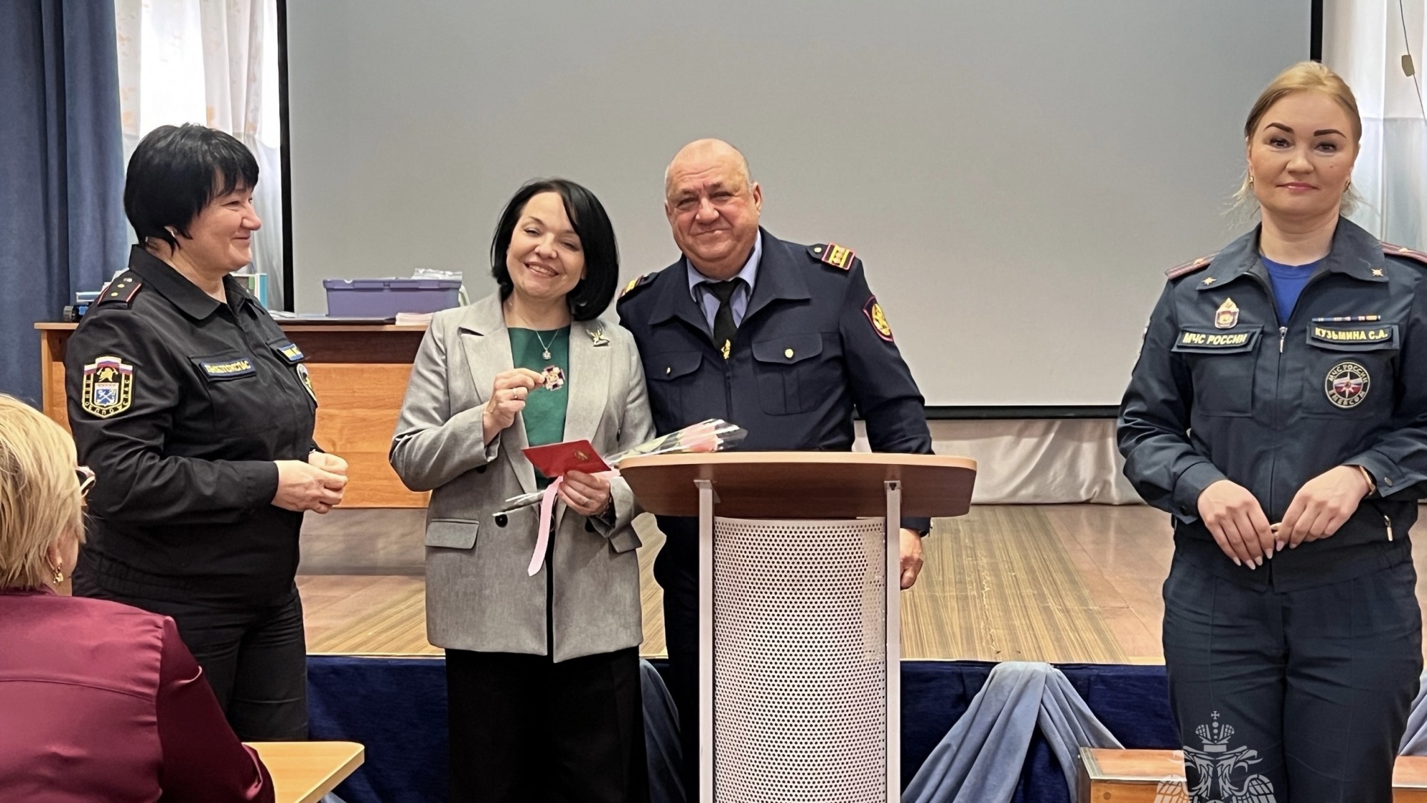 Директора школ Выборга награждены за развитие добровольчества