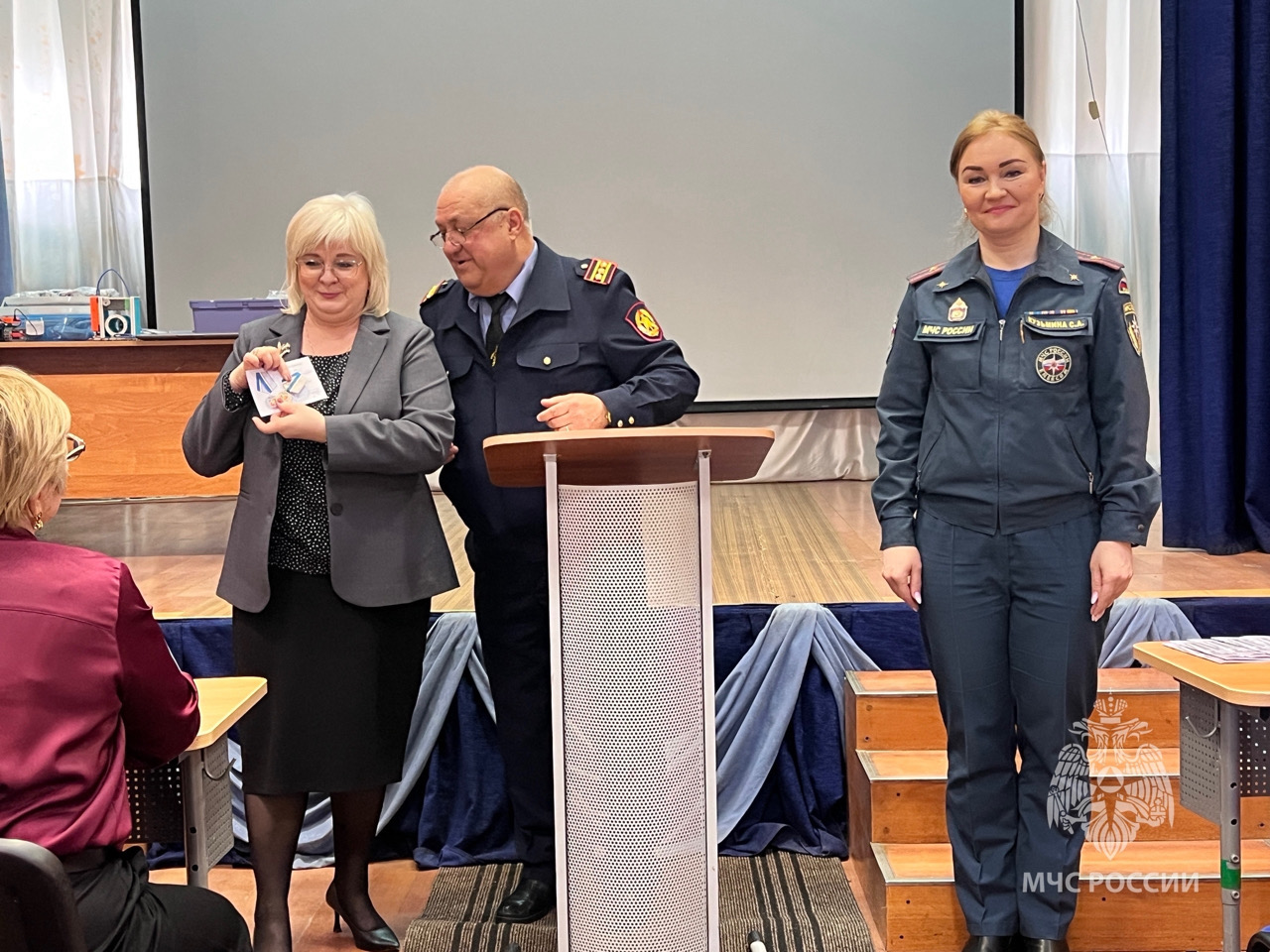 Директора школ Выборга награждены за развитие добровольчества