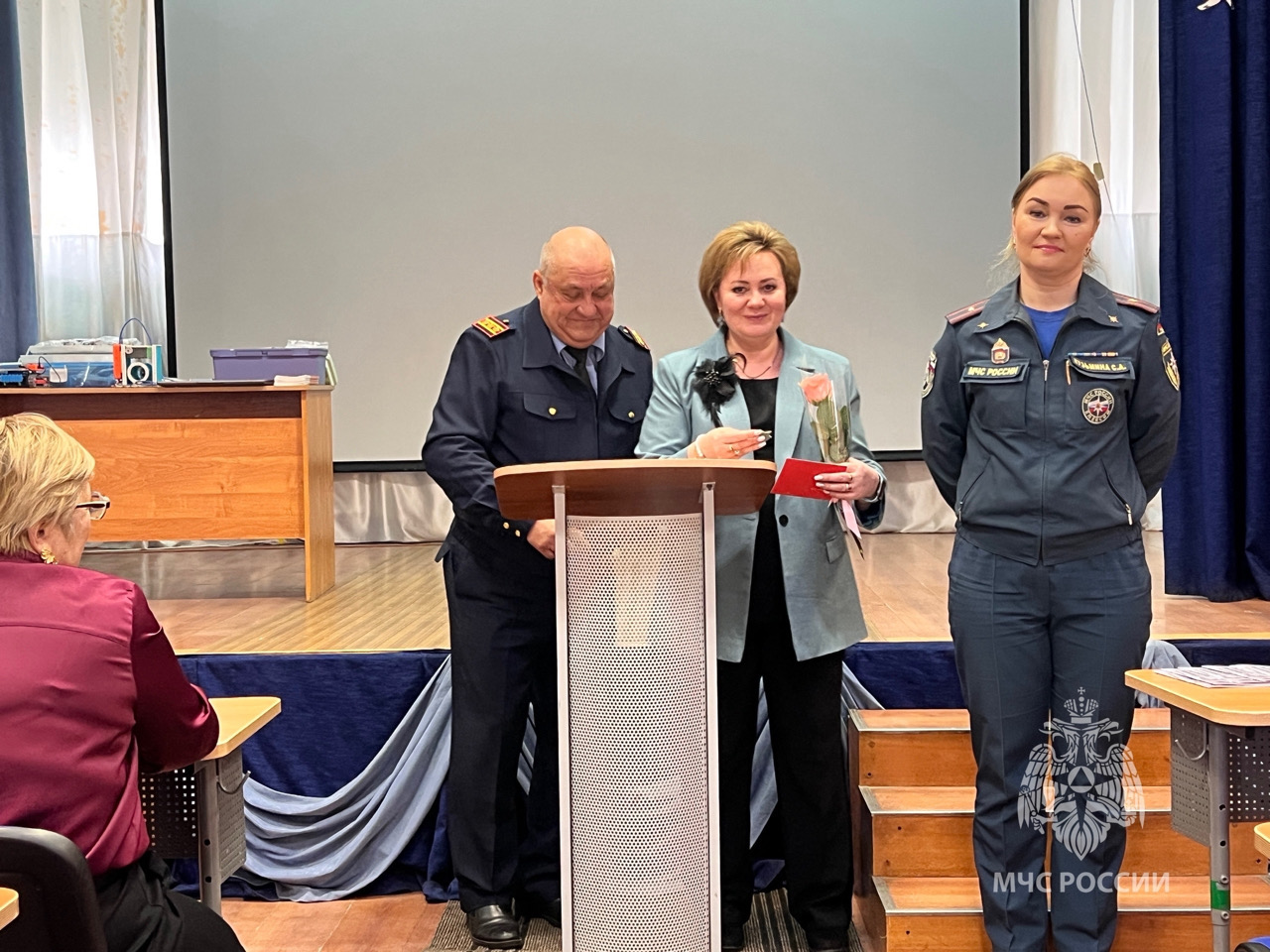 Директора школ Выборга награждены за развитие добровольчества