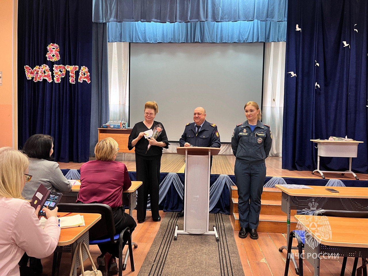 Директора школ Выборга награждены за развитие добровольчества