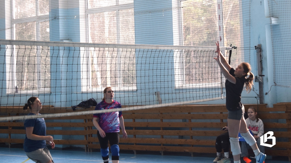 На площадке – только женщины