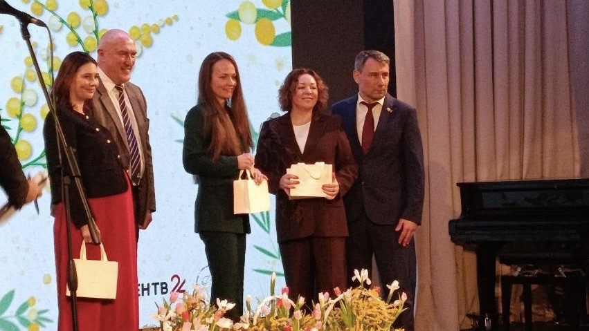 Губернатор наградил победительниц премии «Женщина года 47»