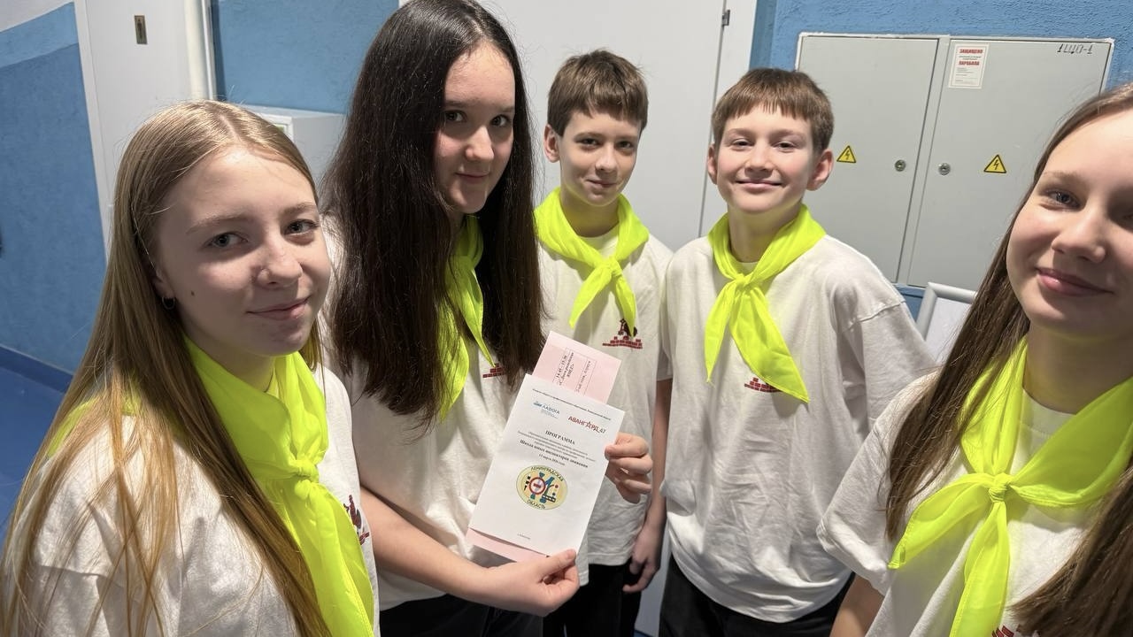 Юные инспекторы движения из Первомайского ЦО осваивают дорожную науку 