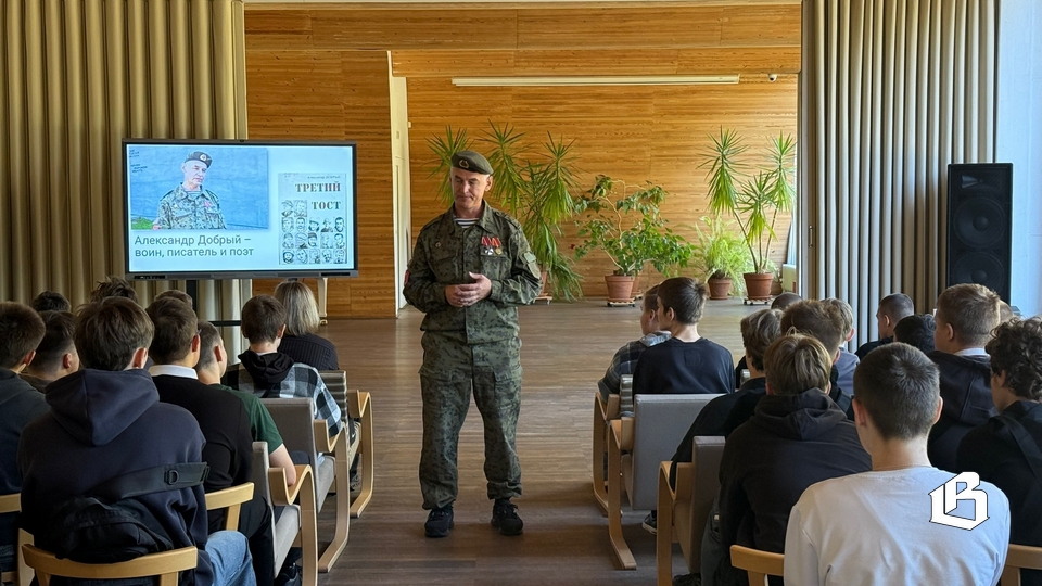 Об огнях ­пожарищах, о друзьях­ товарищах...