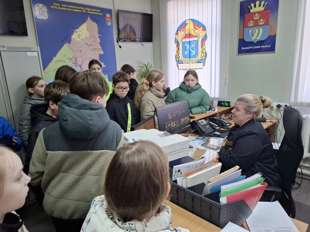 Юные рощинцы в гостях у пожарных