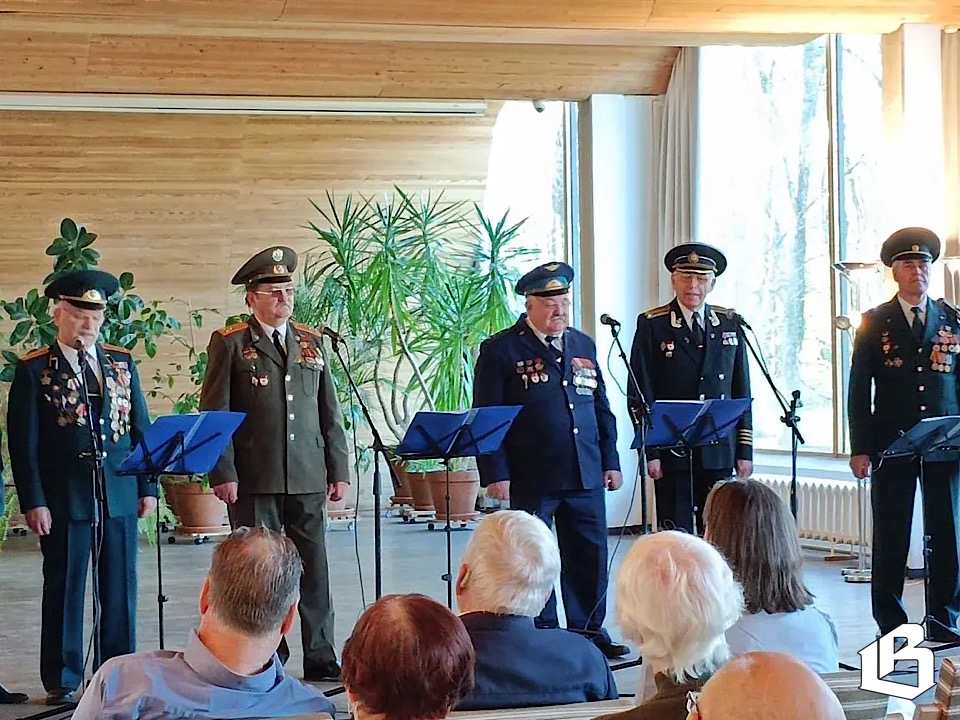 «Старый мотив железных дорог…»