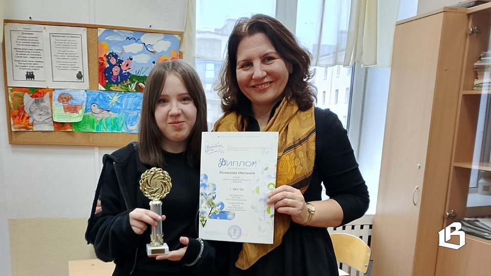 На сцене струнники и оркестранты