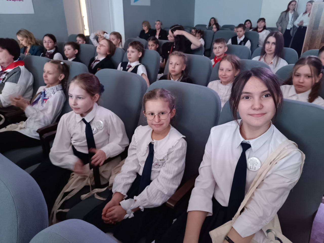 Растим патриотов: юные ленинградцы встретились в лагере «Маяк»