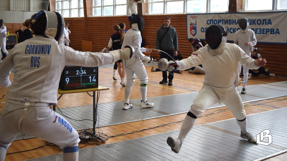 Выборгские фехтовальщики успешно выступили на окружных стартах