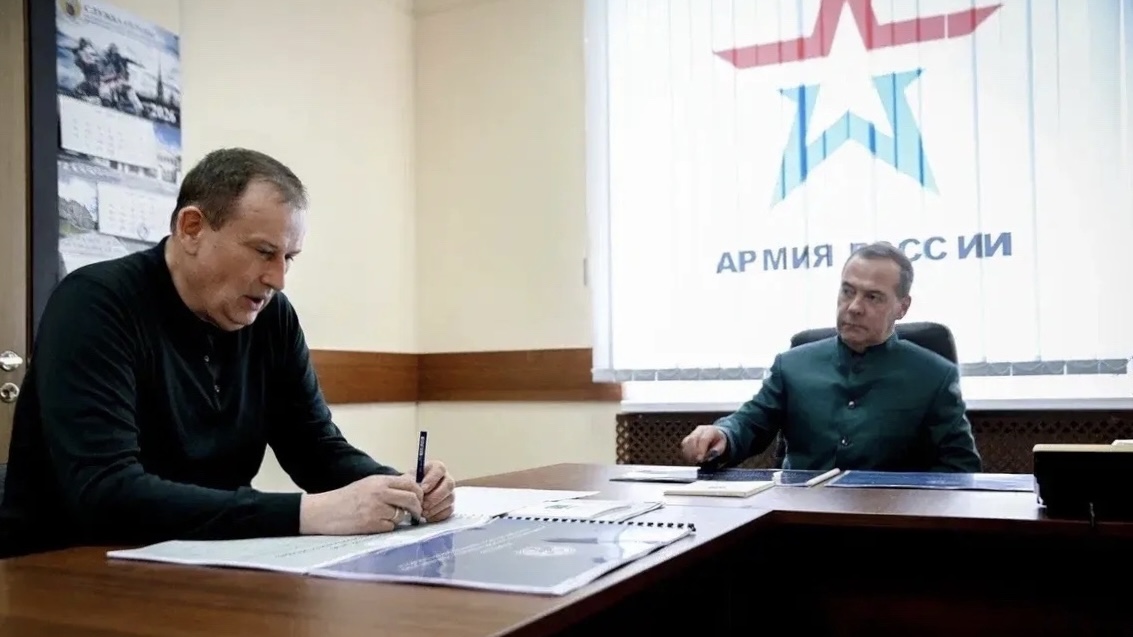 Дмитрий Медведев прибыл с визитом в Ленобласть