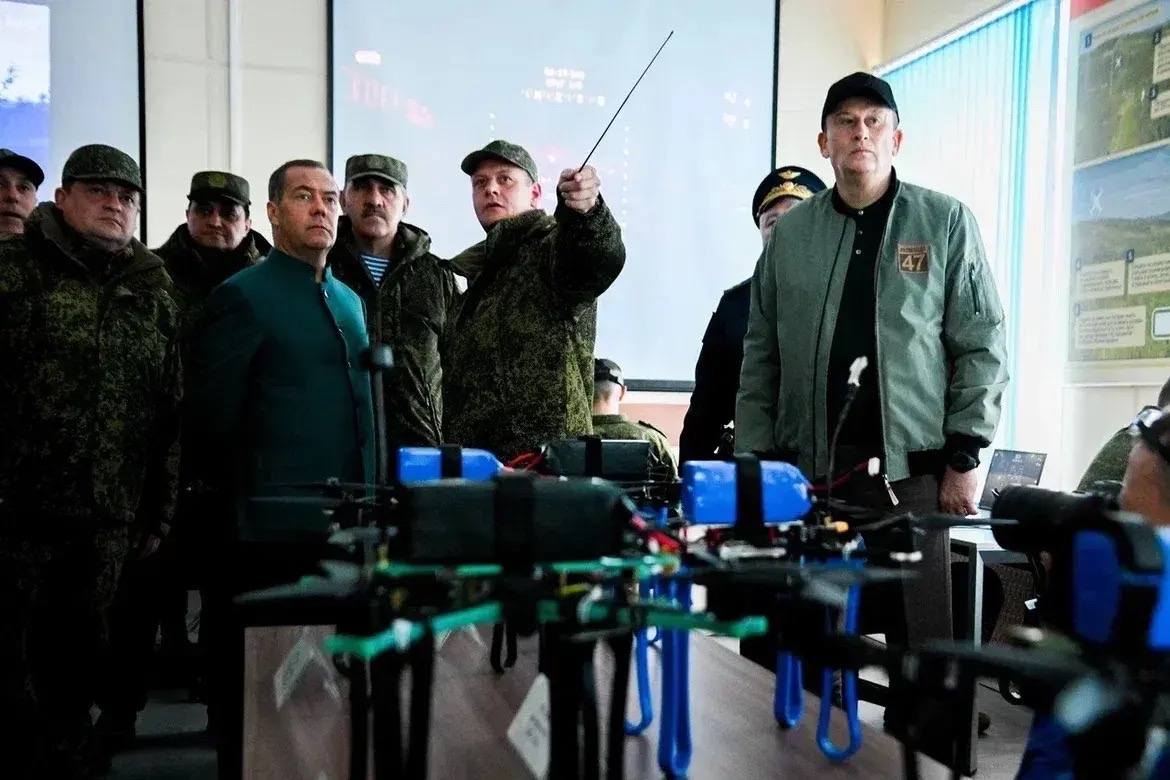 Дмитрий Медведев прибыл с визитом в Ленобласть