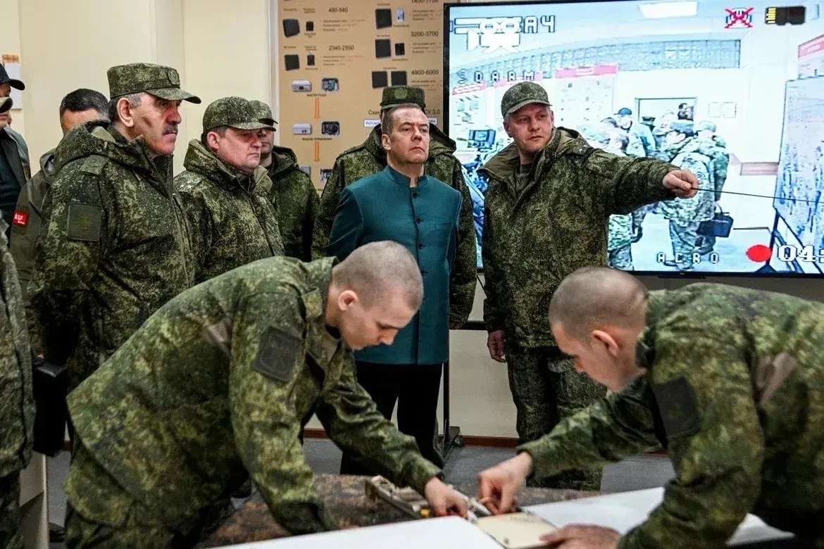 Дмитрий Медведев прибыл с визитом в Ленобласть