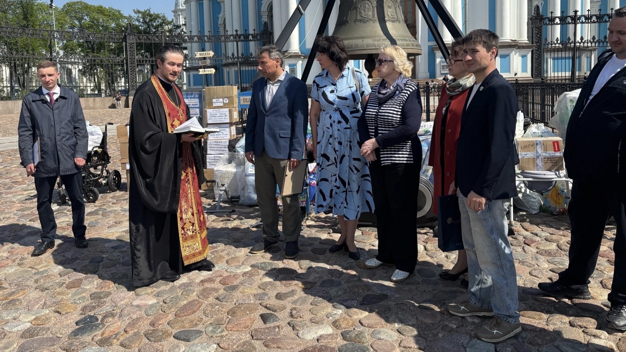 Общественная палата Ленобласти передала груз в госпиталь