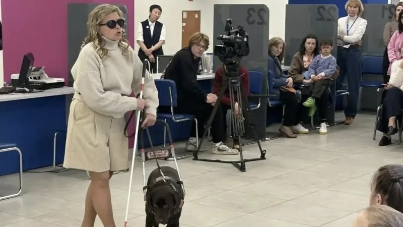 Социальный фонд поддерживает владельцев собак-поводырей