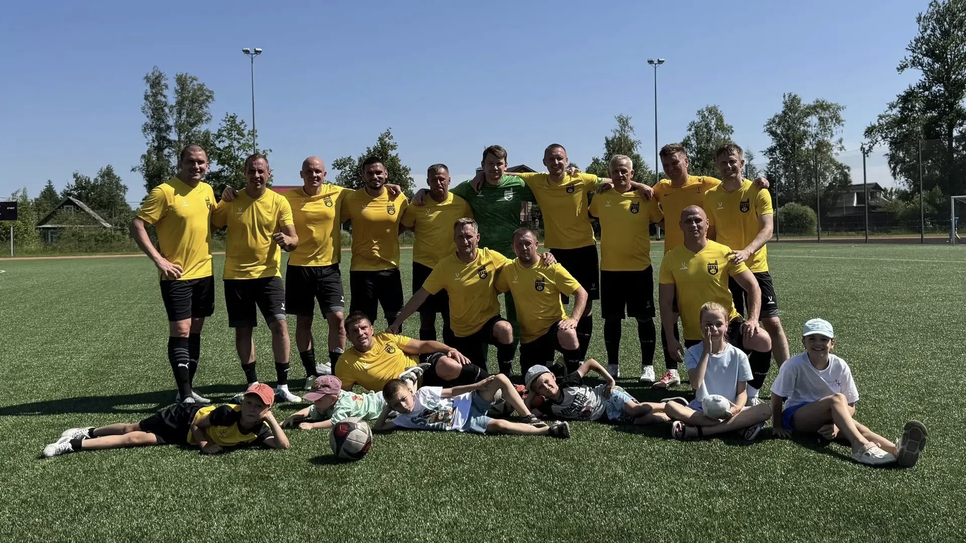«Фаворит» берёт новые высоты: футбольный триумф и парусная победа