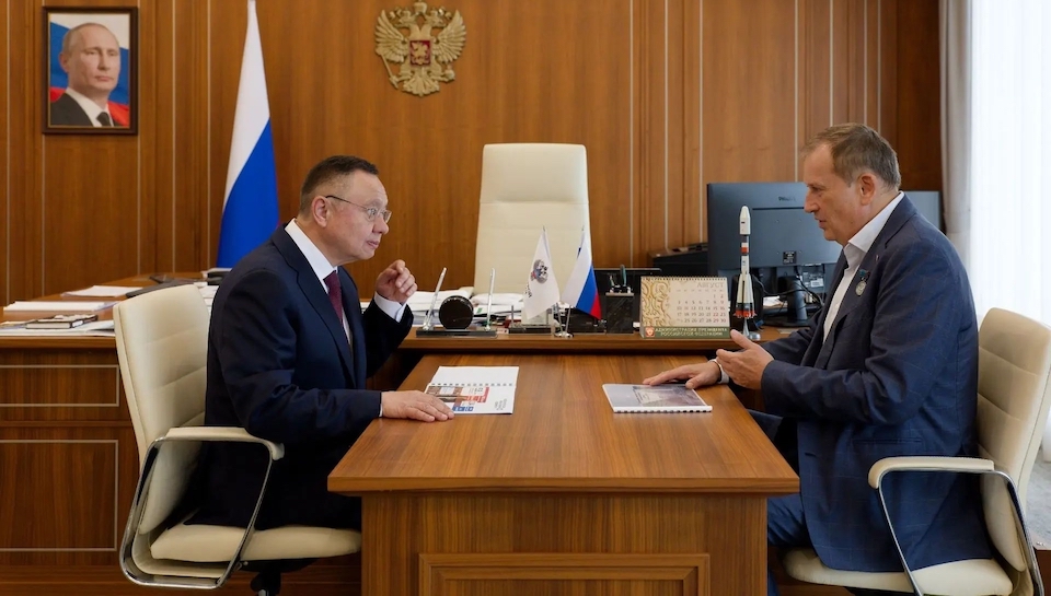Губернатор Ленинградской области Александр Дрозденко получил знак «Почётный строитель России»