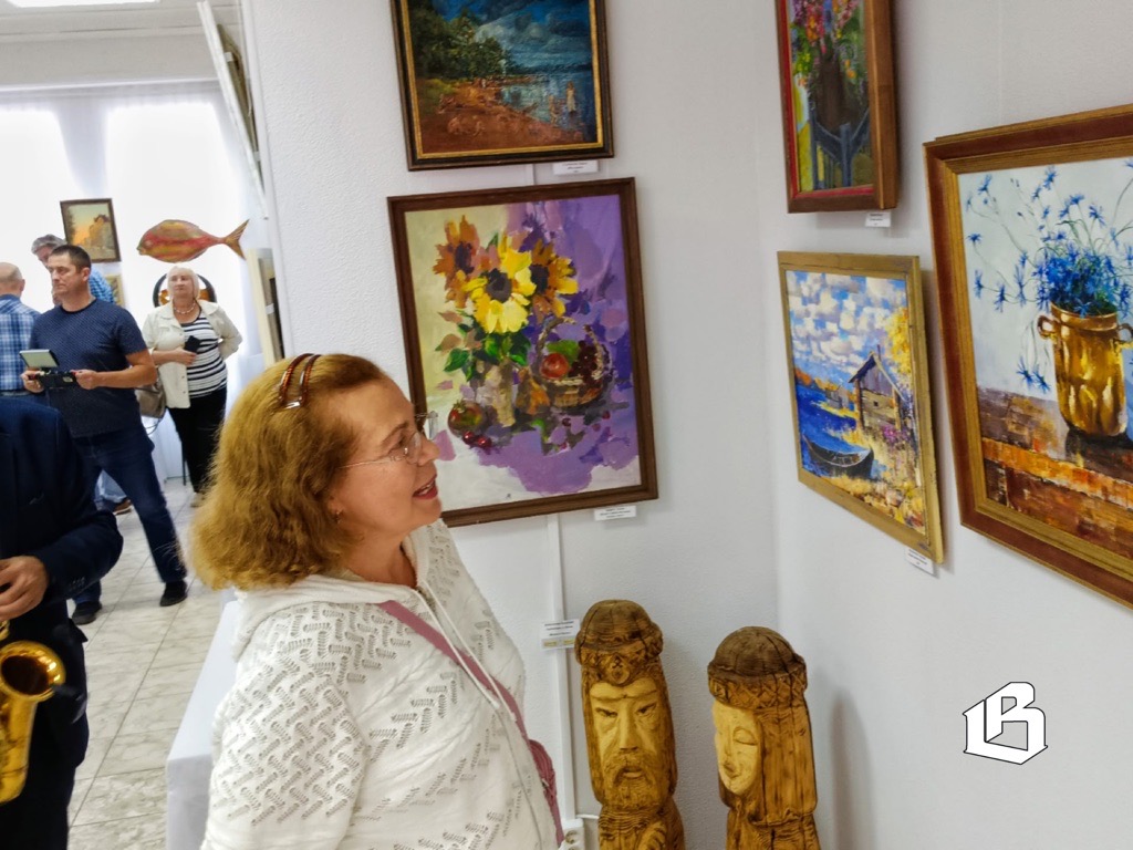 В «Эрмитаж-Выборг» открылась ежегодная выставка «Месяц Август. Художники — Выборгу»