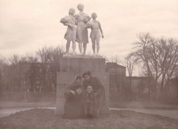 Собиратель памяти: как Иван Першин сохраняет историю Выборга в старых фотографиях   