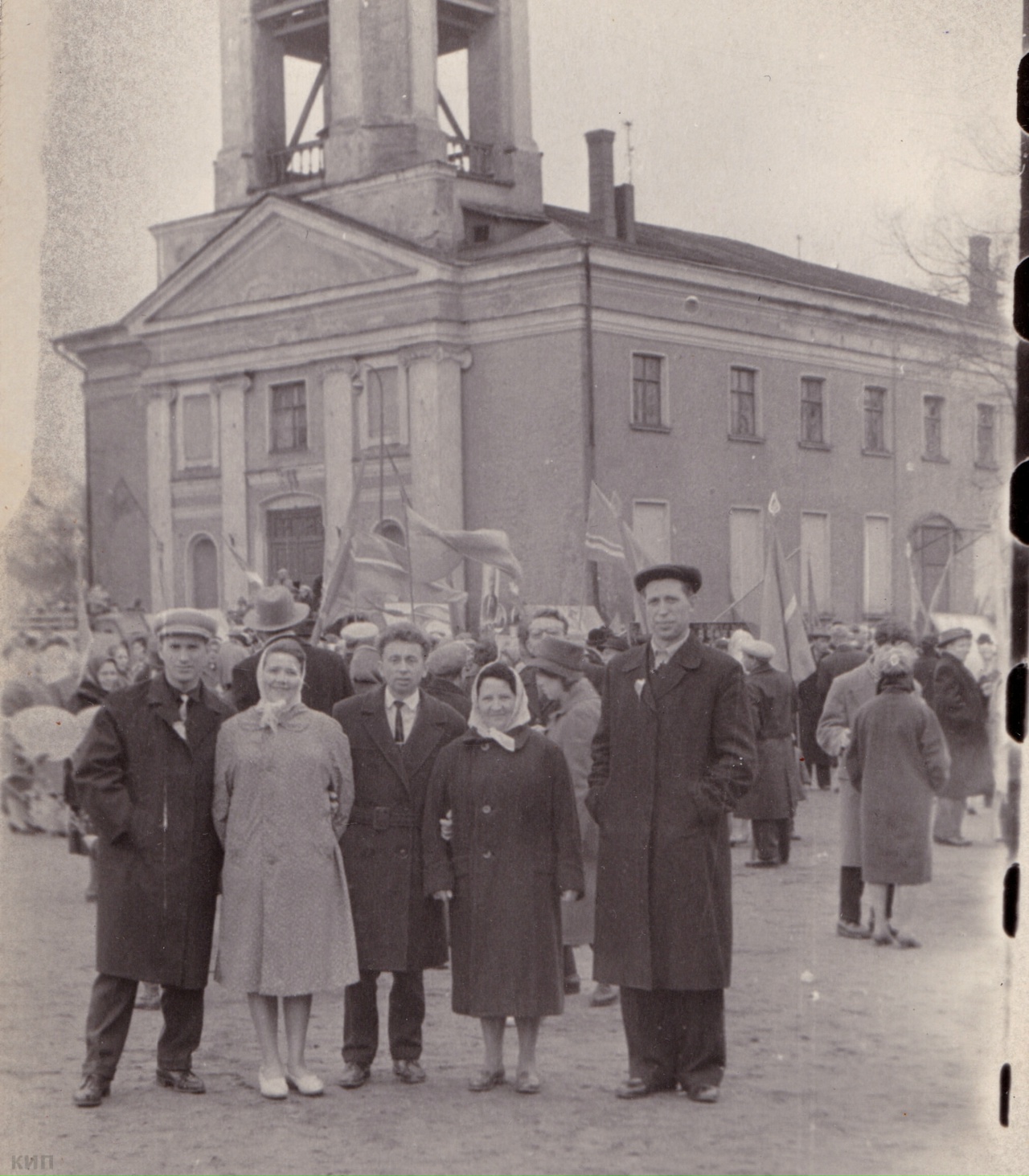 Собиратель памяти: как Иван Першин сохраняет историю Выборга в старых фотографиях   