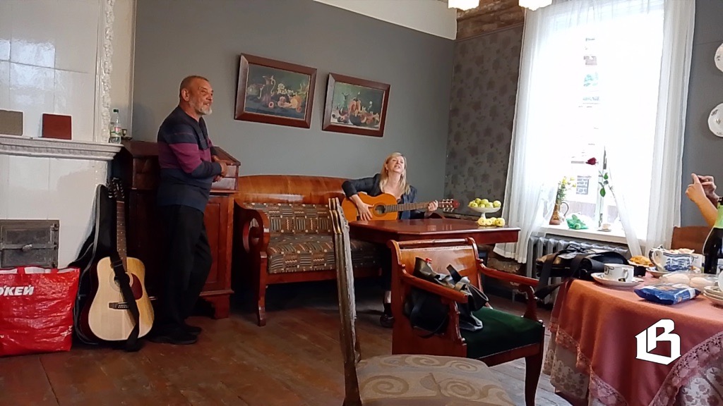 Пою душой, душой пишу...