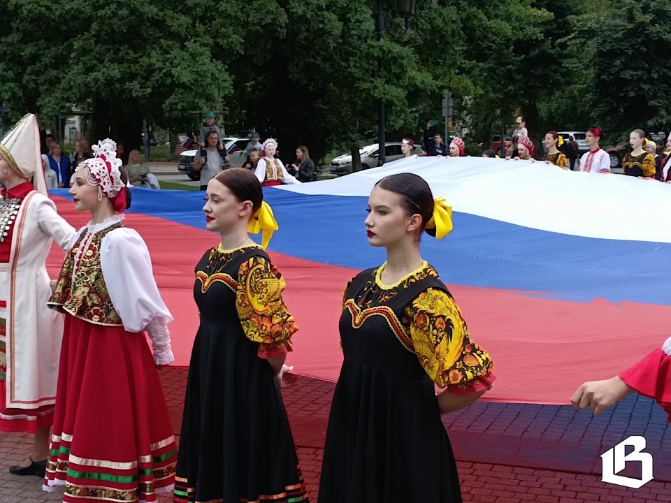 Честь, доблесть, триколор: Выборг отметил День Государственного флага