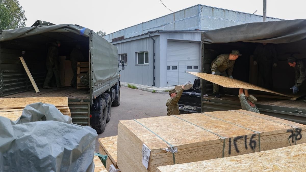 Четыре КамАЗа на передовую: что везут бойцам из Выборгского района?