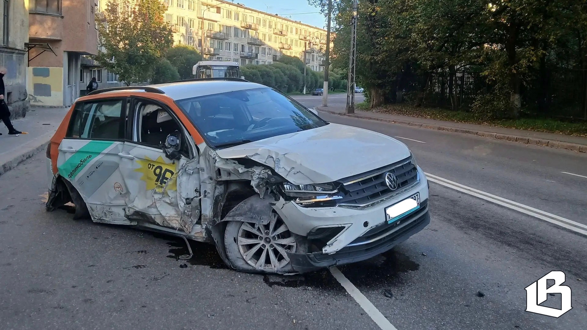 На Ленинградском шоссе в Выборге произошло ДТП с каршеринговым Volkswagen