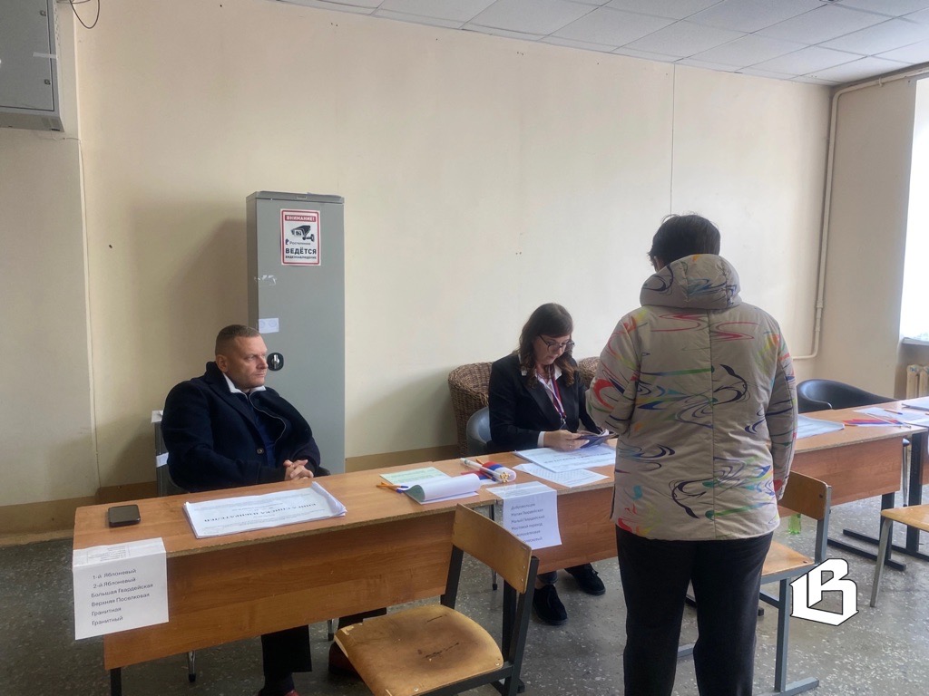 Выборг голосует: второй день на участке №236 проходит в рабочем ритме