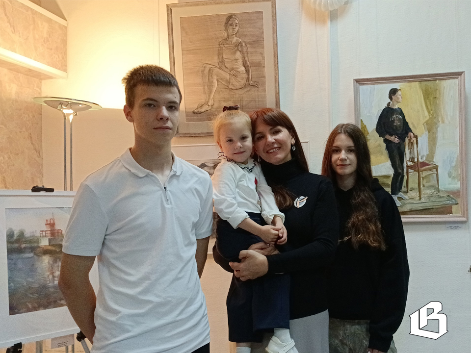 «От пейзажа до портрета»: в галерее ЗнакЪ открылась выставка Елены Шишкиной