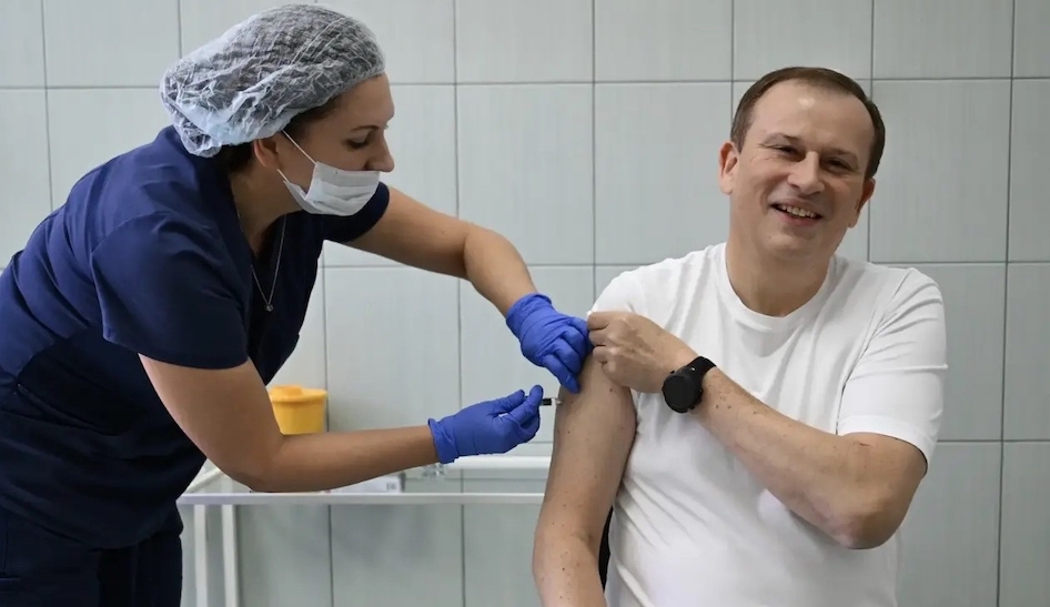 Прививка как коллективный щит: Александр Дрозденко рассказал о кампании против гриппа