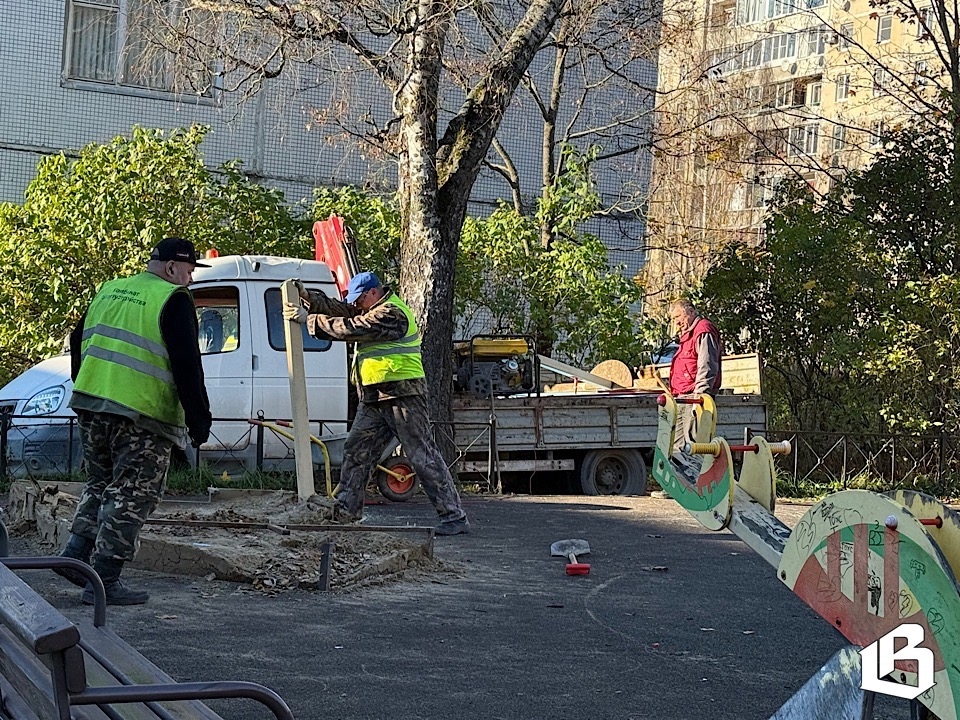 Безопасность детей в приоритете: на Рубежной демонтируют детскую площадку