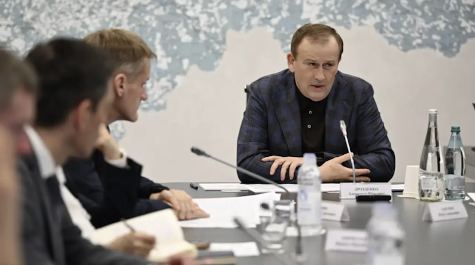 От тревожных сигналов до кризисных центров: в Ленобласти усиливают защиту несовершеннолетних